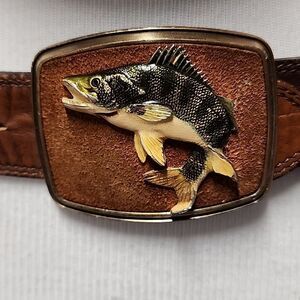 Vtg Leegin Larry Mahen tooled brown leather belt & 1979 Raintree Walleye buckle